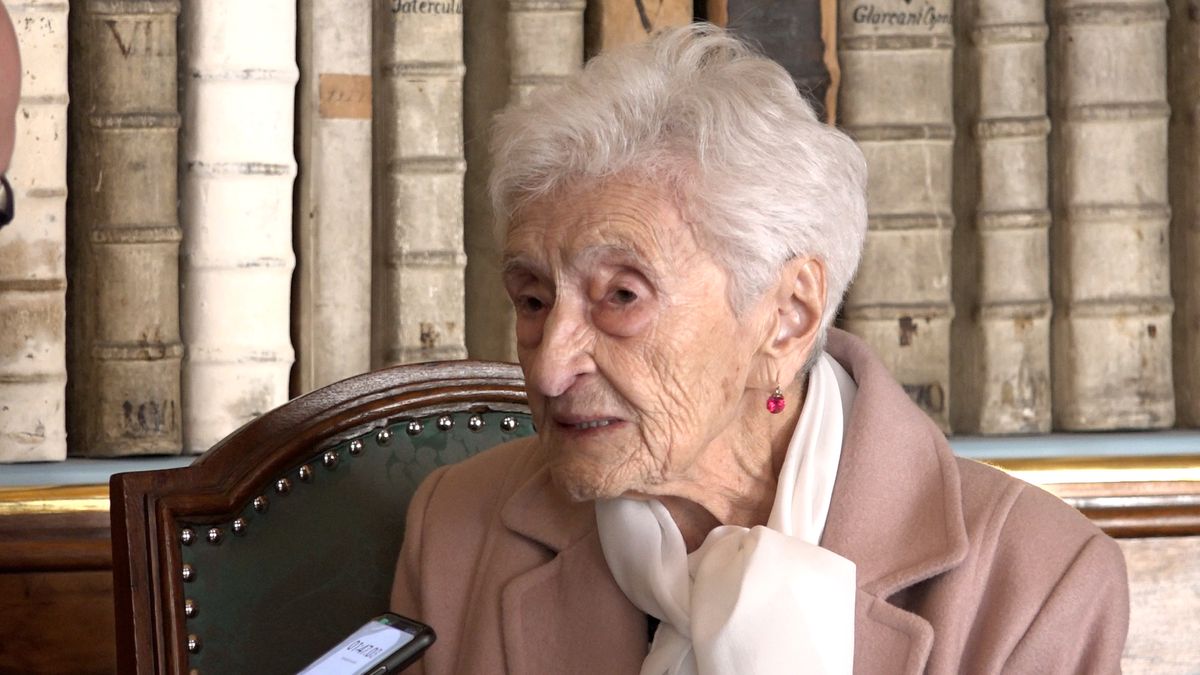 101letá Češka: „Nevím, co je hamburger, ale jdu s dobou.“ Používá počítač i chytrý telefon